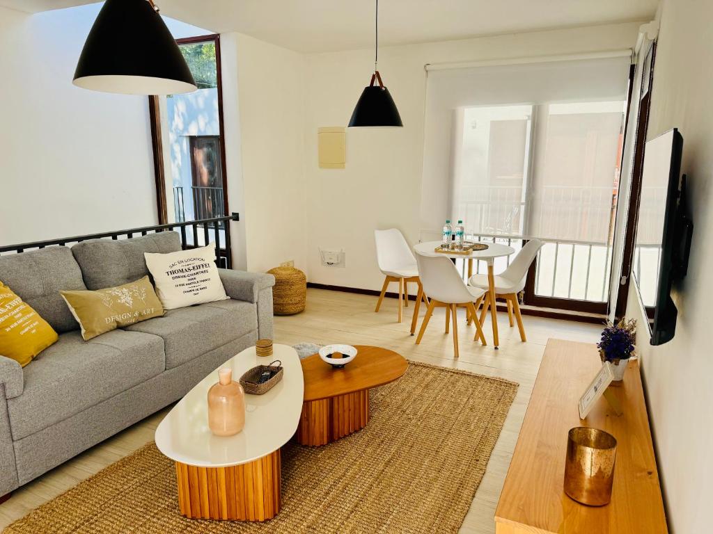 Patio del Bastión - Departamento acogedor en pleno barrio histórico - Apartamento De Dos Dormitorios