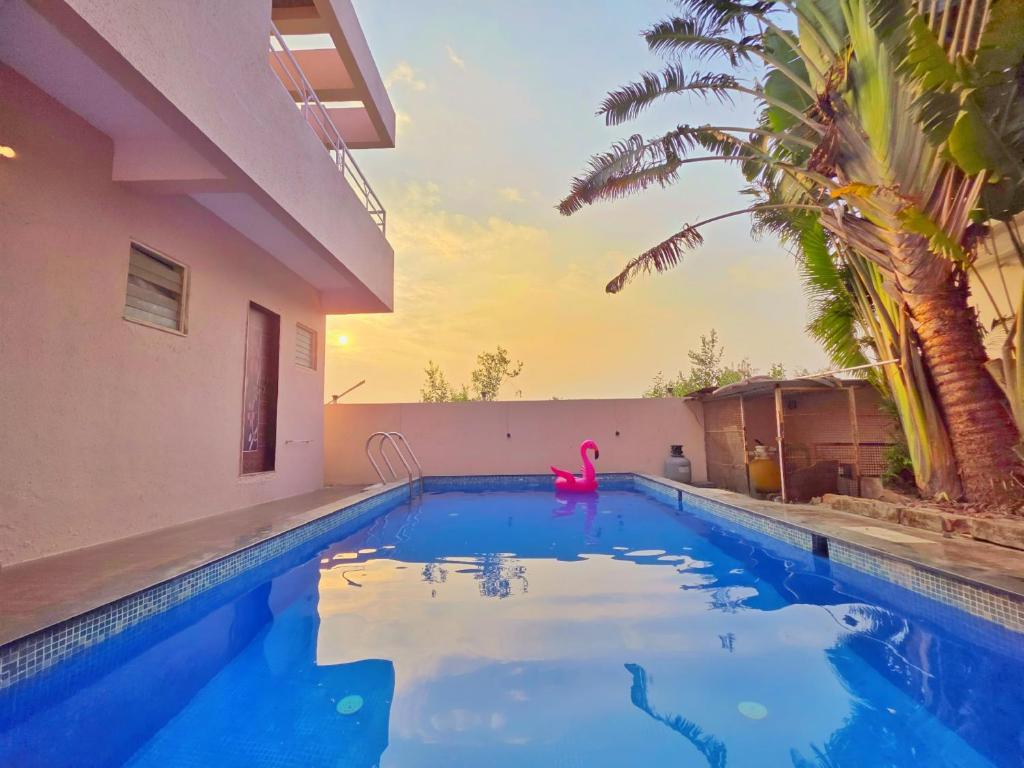 Swimmingpoolen hos eller tæt på II EMPYREAN STAYS II BARBERRY VILLA II 3BHK II AC II PRIVATE POOL Il
