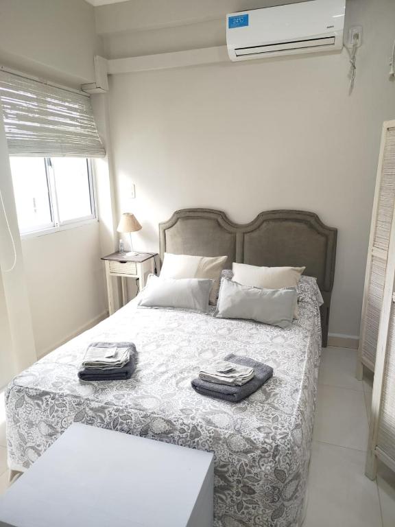 a bedroom with a bed with two towels on it at Mendoza in Posadas