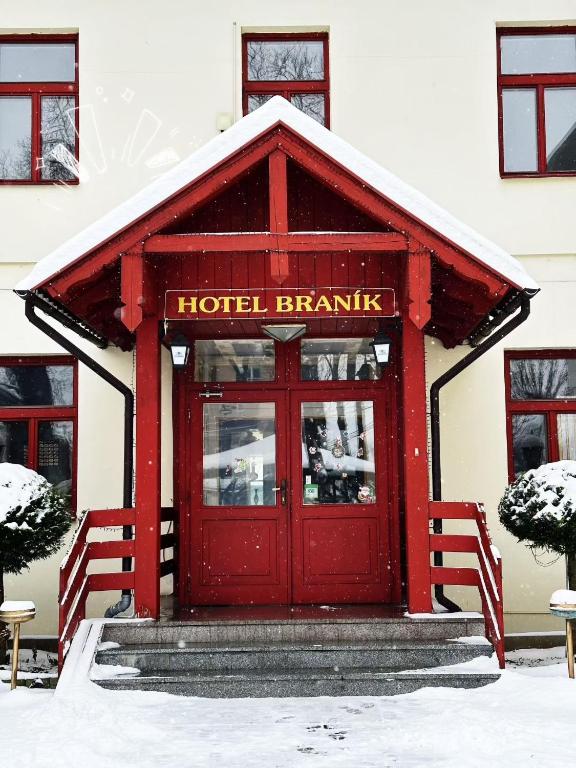 Façana o entrada de Hotel Braník