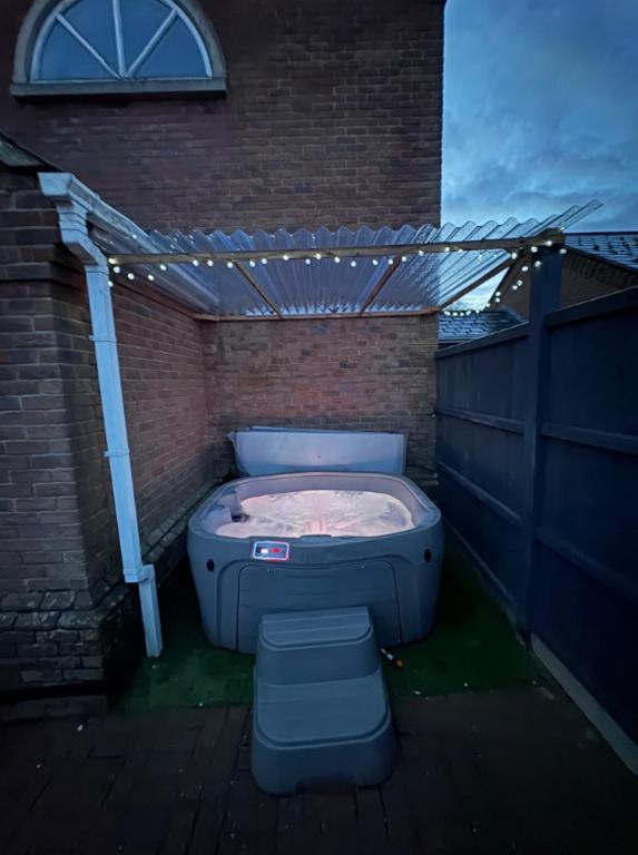 The Norwich Hideaway - Private Hot Tub photo
