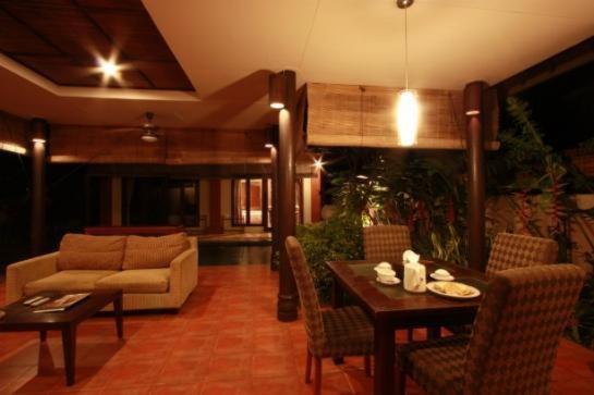 Posezení v ubytování Kalicaa Villa Resort, Tanjung Lesung