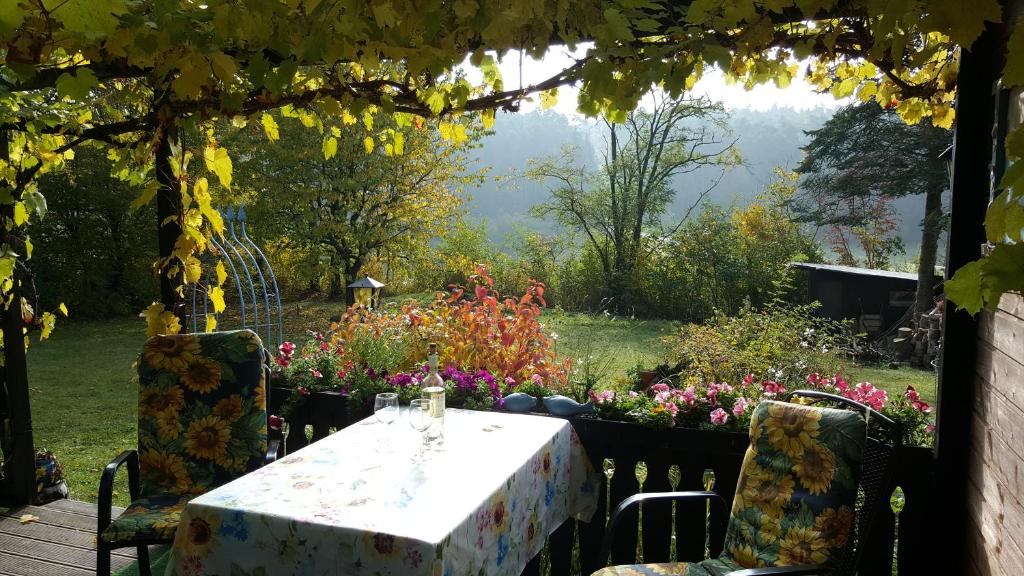 Gemütliches Ferienhaus mit grossem Garten, ideal für Naturliebhaber - Maison De Vacances