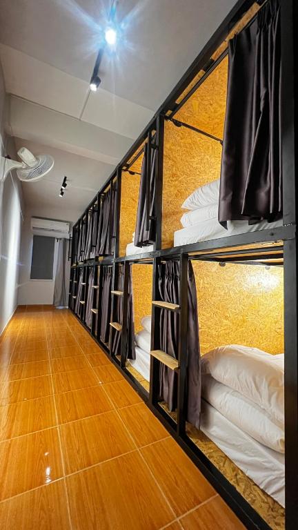 a row of bunk beds in a dorm room at Softbox Hostel in Ban Laem Thong Lang