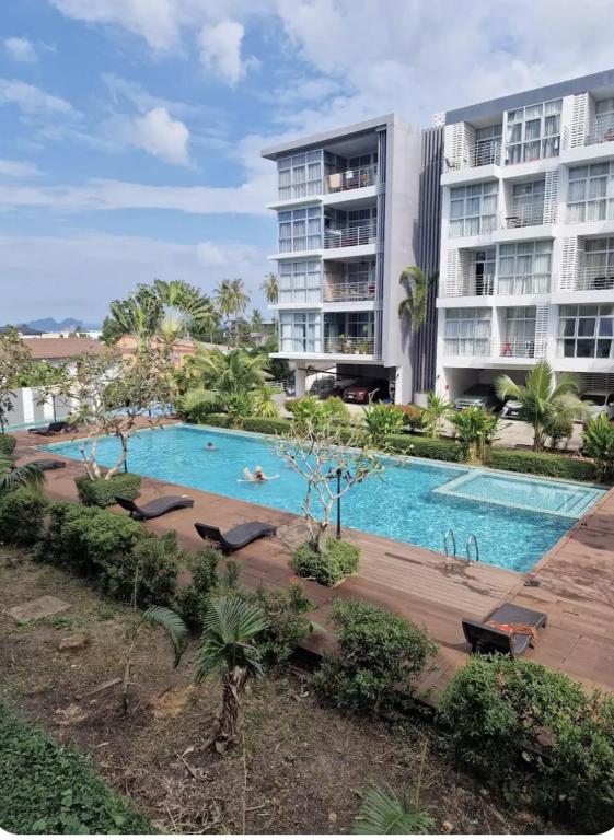 a swimming pool in front of a building at Eid and Philippe's Home building A9 in Ban Ko Kwang