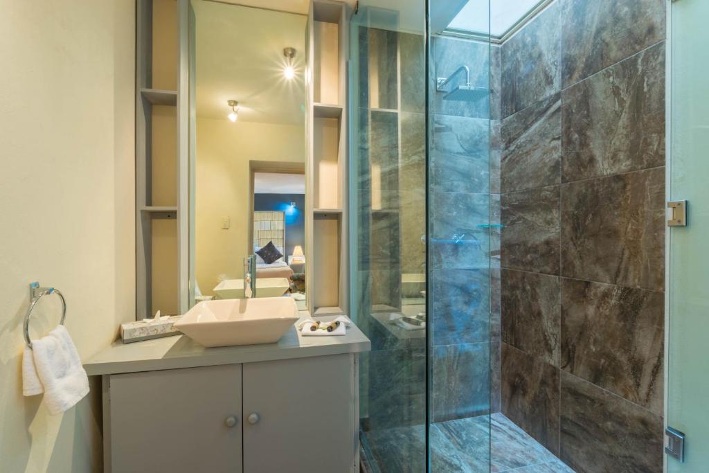 Koupelna v ubytování Hotel Damiana Boutique