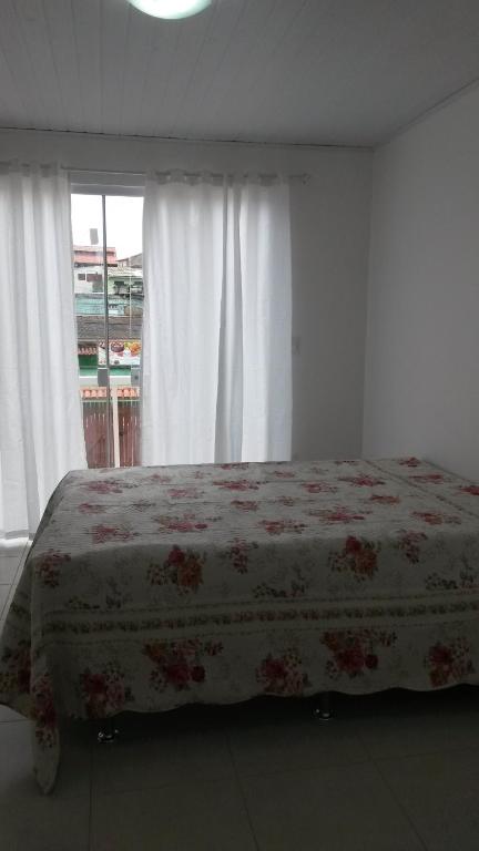 Katil atau katil-katil dalam bilik di Apartamento em Arraial do Cabo