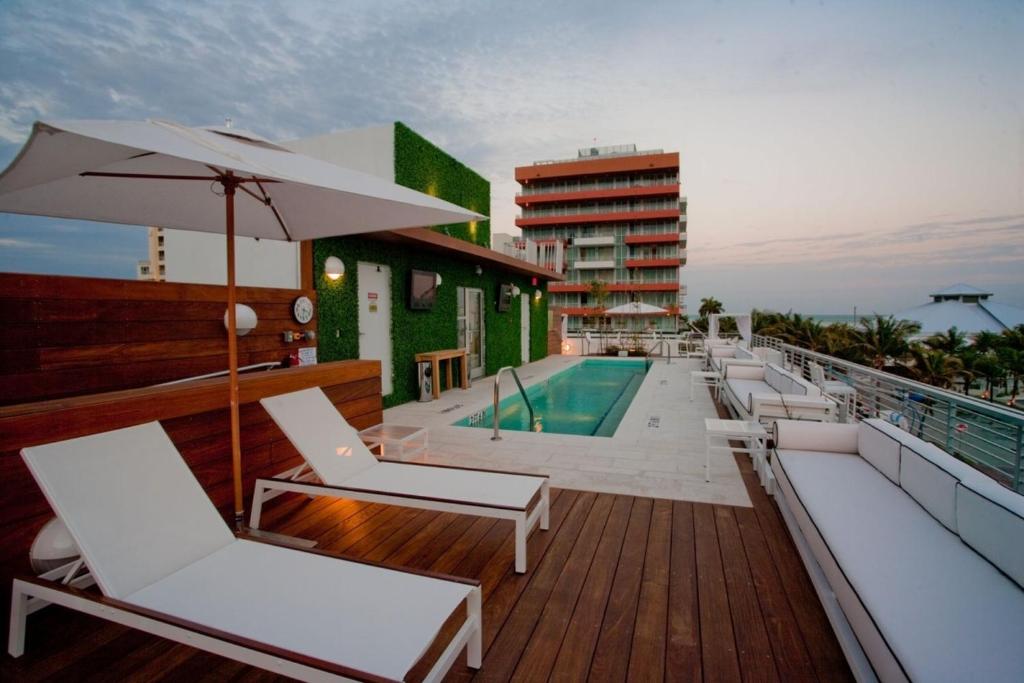 Bazén v ubytování Prime Hotel Miami nebo v jeho okolí