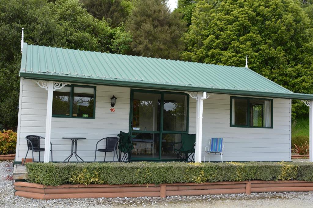 Waitomo TOP 10 Holiday Park - Chalet Con Bagno Privato (4 Adulti)