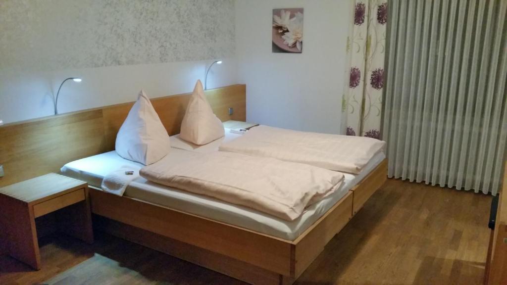 Postel nebo postele na pokoji v ubytování Hotel-Restaurant Fröhlich