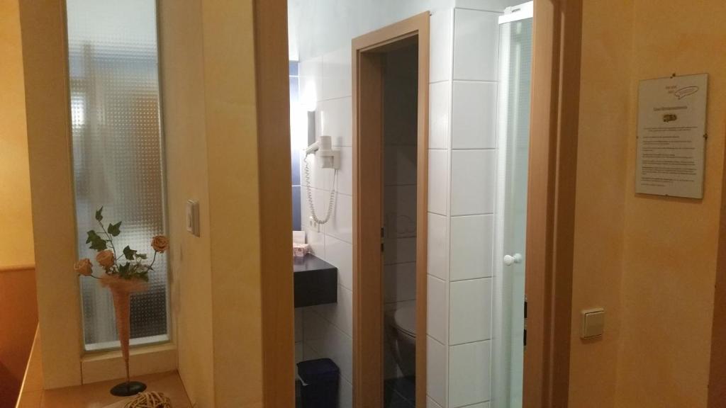 Koupelna v ubytování Hotel-Restaurant Fröhlich