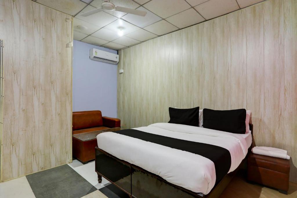 Collection O Harsh Hotel & Restaurant - Housity