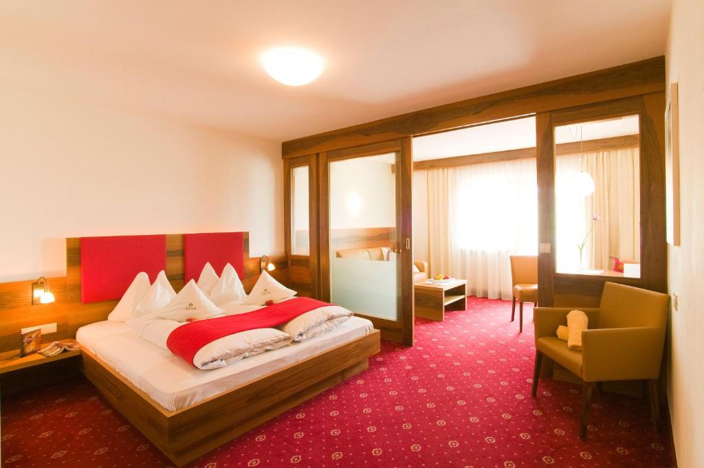 Postel nebo postele na pokoji v ubytování Hotel Ortler