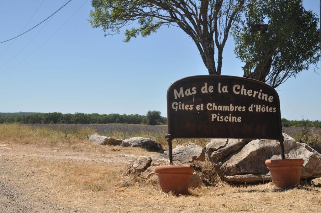 a sign that reads miss dole cheetah cities at chattanooga house at Le Mas De La Chérine in Quinson