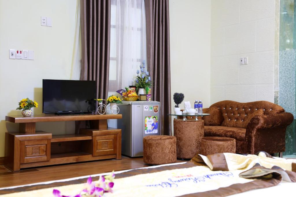 TV a/nebo společenská místnost v ubytování Thành Hoàng Châu Boutique Hotel