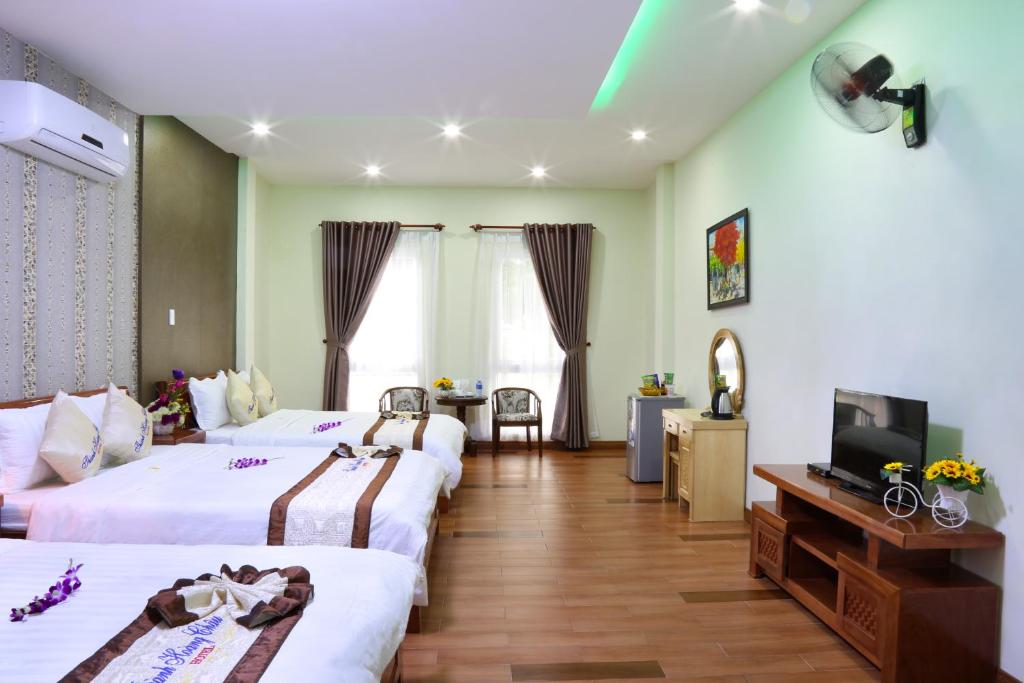 TV a/nebo společenská místnost v ubytování Thành Hoàng Châu Boutique Hotel