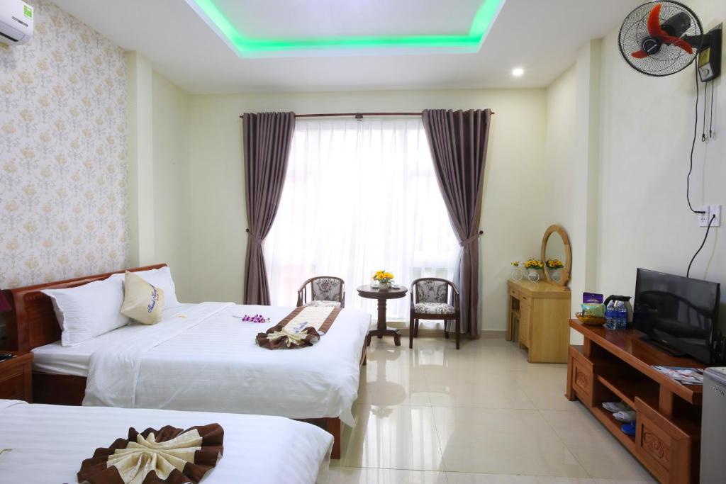 Postel nebo postele na pokoji v ubytování Thành Hoàng Châu Boutique Hotel