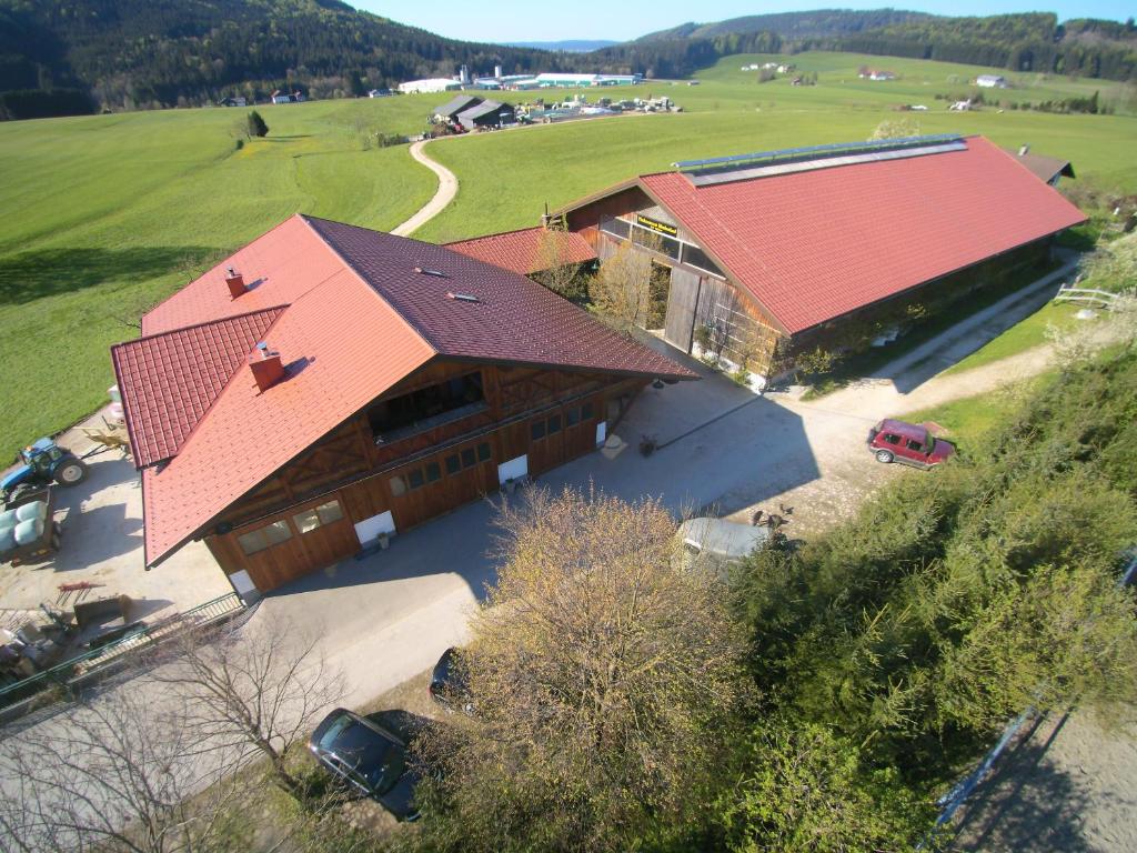 an overhead view of a large house with a red roof at Luxusappartement in Zell am Moos