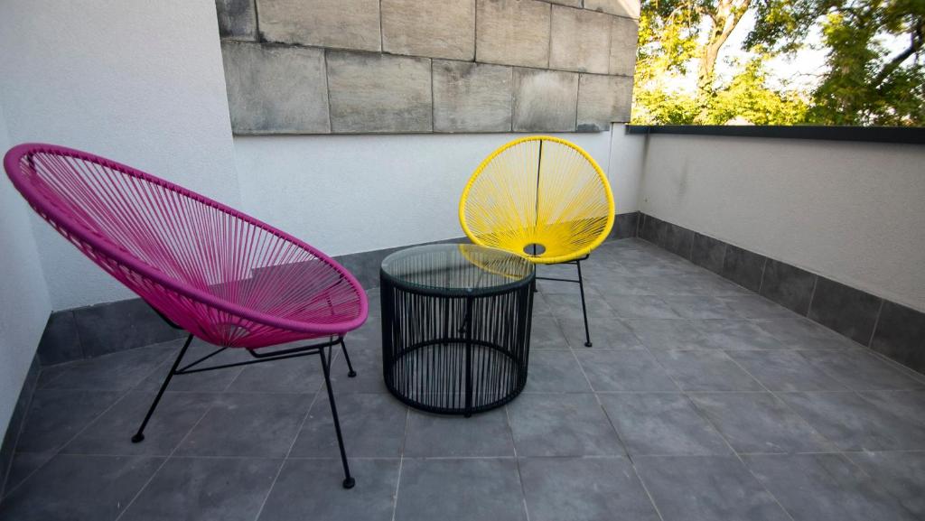 Un patio o zona al aire libre en Koisi Hostel