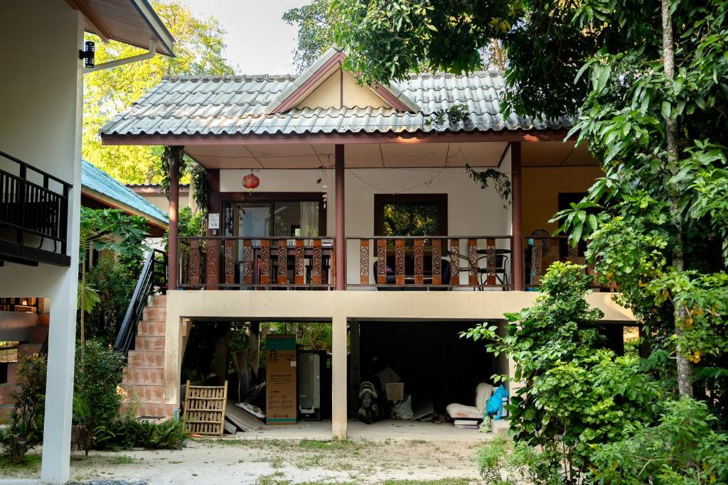 a house with a balcony on top of it at Zen Rise in Ko Phangan