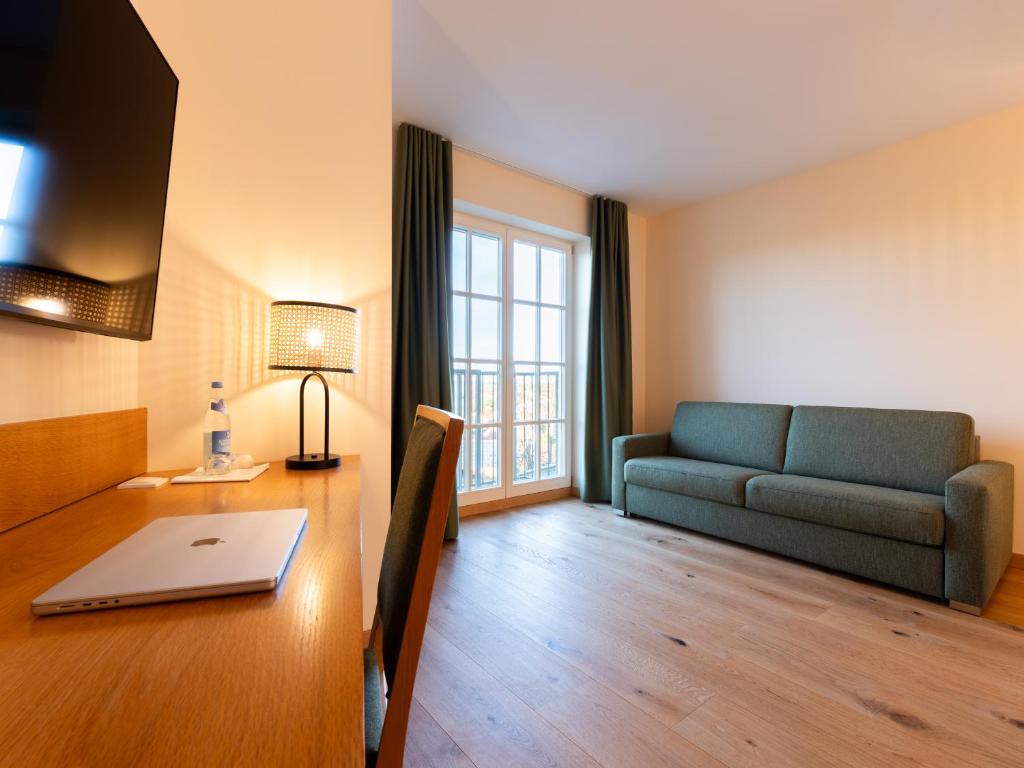 Gutshotel Odelzhausen - Family Room With Balcony