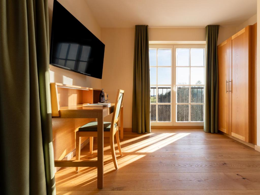 Gutshotel Odelzhausen - Double Room With Balcony