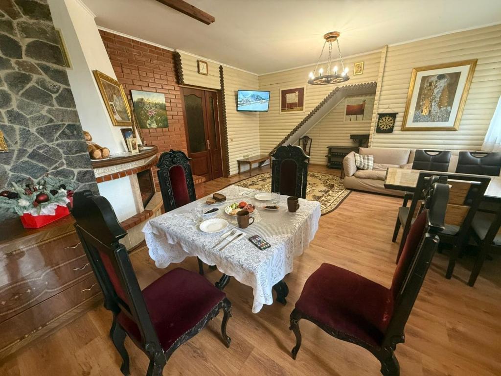 a living room with a table and a couch at Hotel palas tatariv in Tatariv