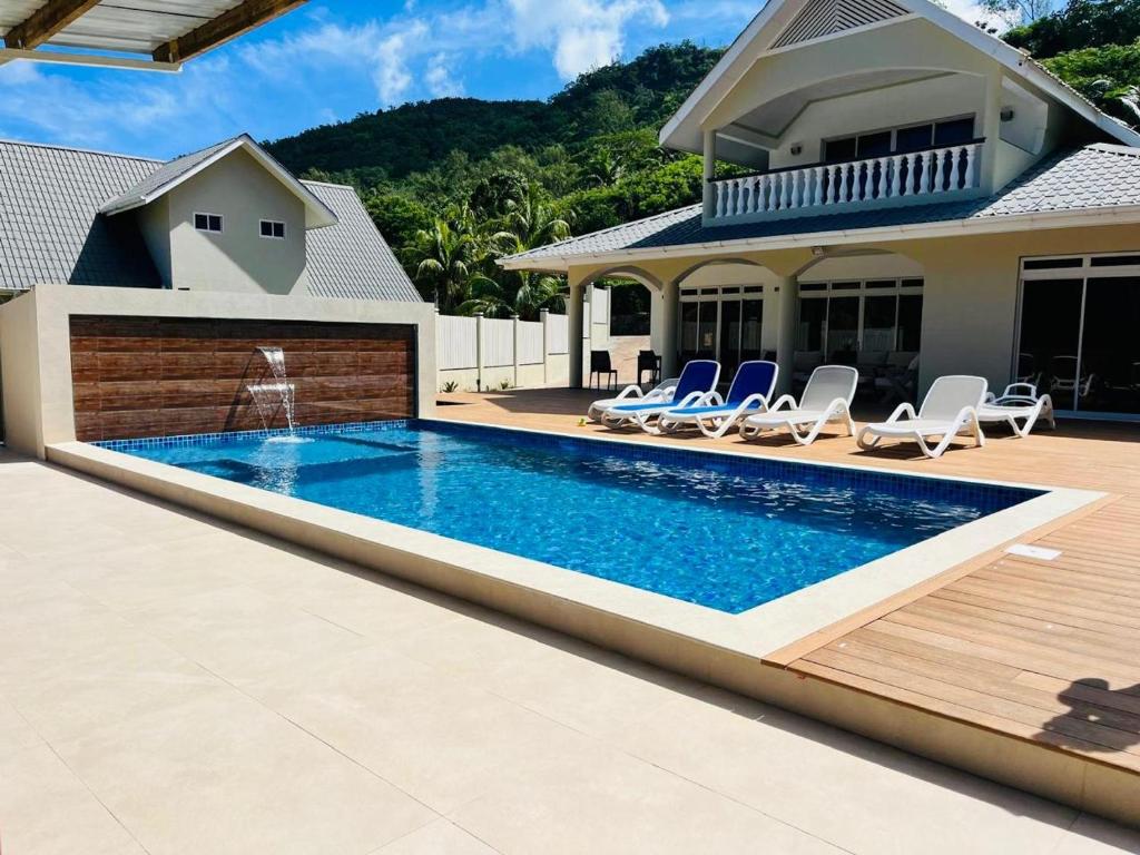 Piscina a Wyn Villa o a prop