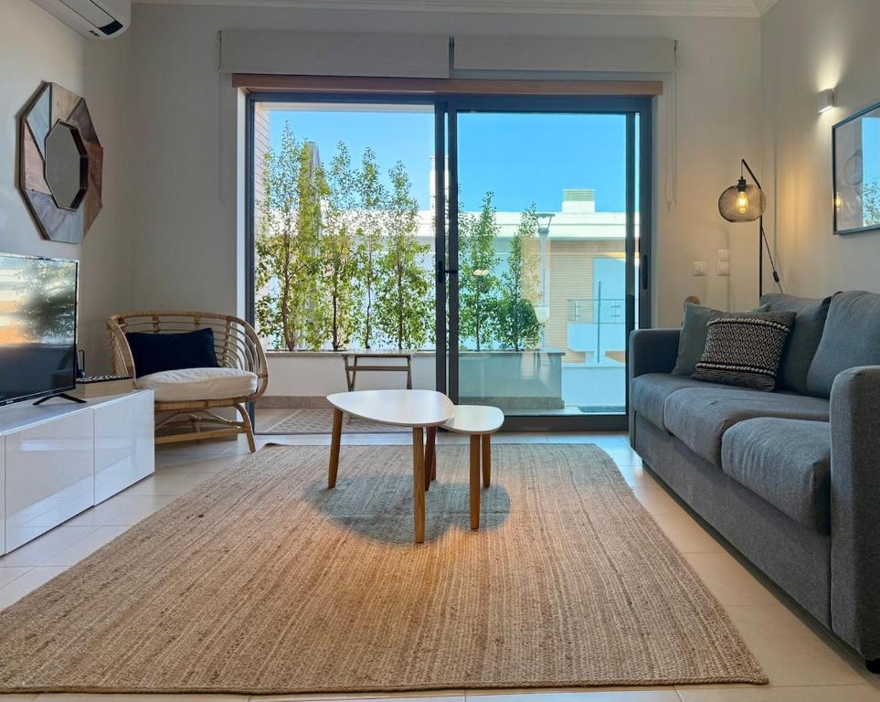 Beautiful Family House in Albufeira T2 Pool and Garage