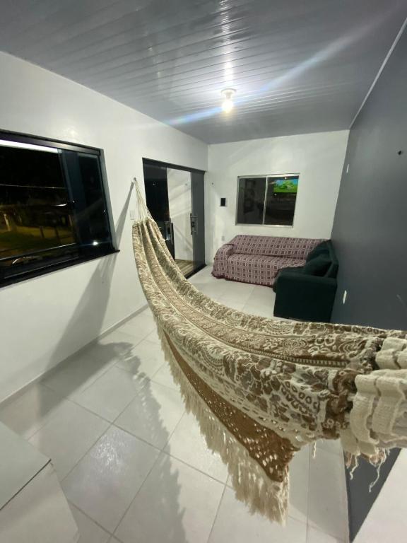 a hammock in a room with a bed at Casa disponível para o carnaval in Belém