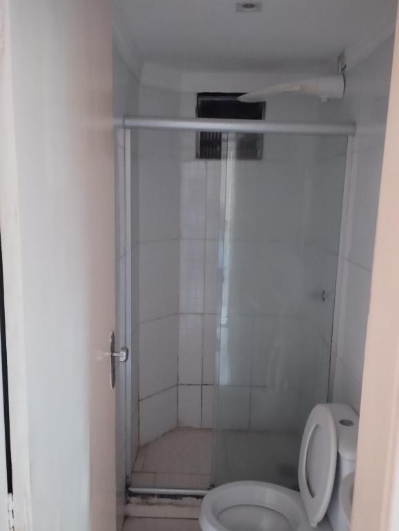 a bathroom with a shower and a toilet at Motel pousada Zafira in Salvador
