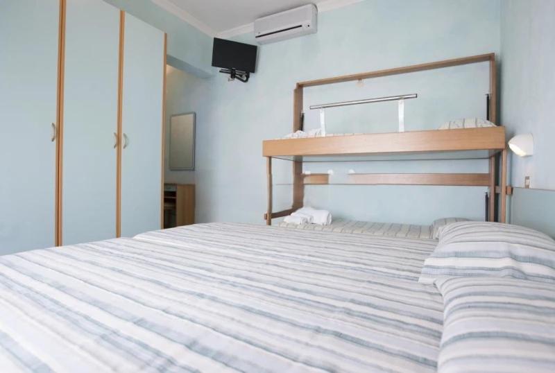 Hotel Anita B&B sul lungomare - Habitación Triple Estándar