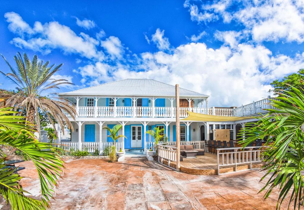 dom na plaży z palmami w obiekcie Turks Head Inne w mieście Grand Turk Island