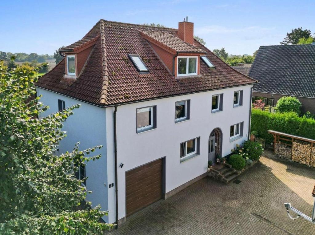 a white house with a brown roof at Möwennest in Barsbek