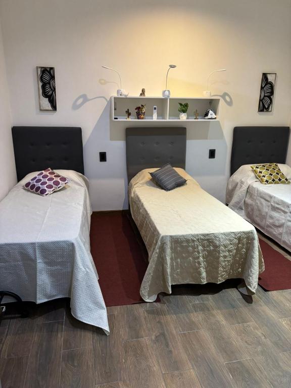 a room with two beds in a room at Sarr in Santa Fe