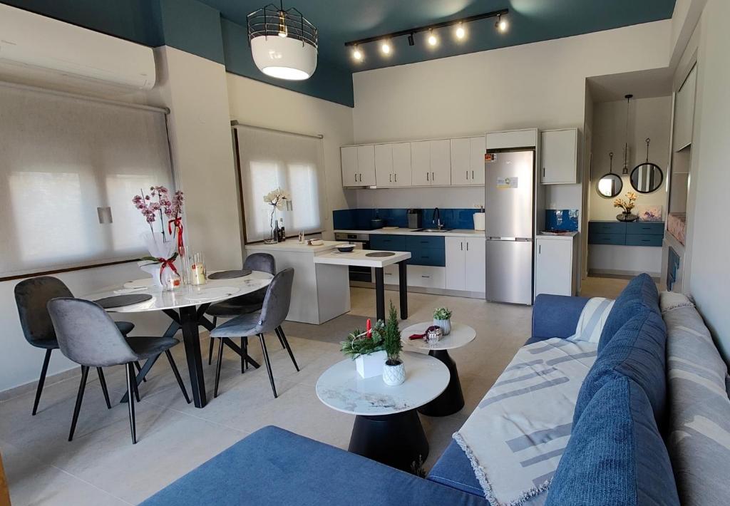 Modern Central Apartment - 400m to Beach