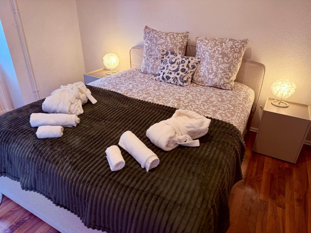 a bedroom with a bed with towels on it at Le Cosy Home in Guebwiller