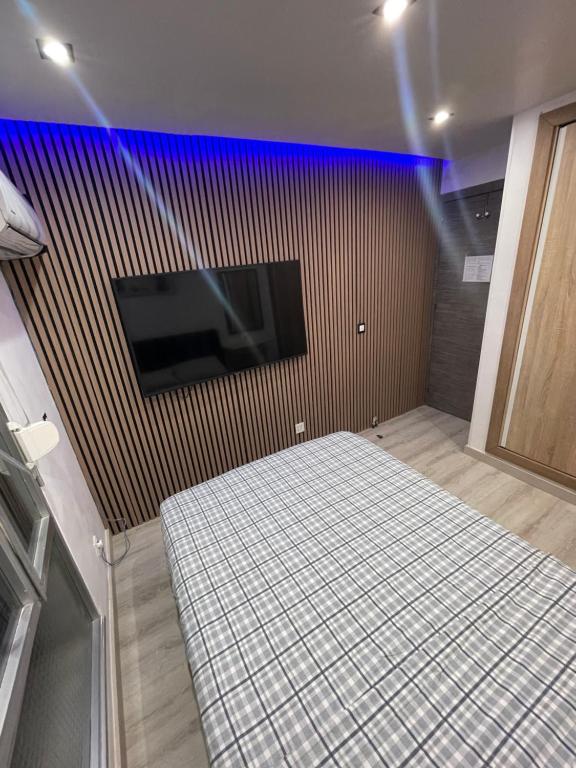 a room with a flat screen tv on a wall at Habitaciones privadas in Madrid