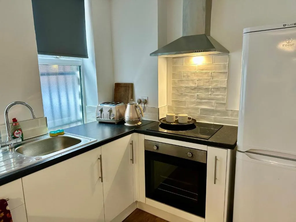Newly Refurbished Chorlton Studio Easy Tram to Universities & City Centre & Stadiums