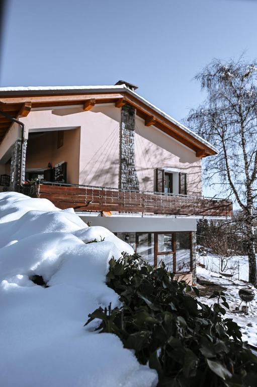 a house with snow in front of it at Ca' Tra Cielo e Monti in Frassinoro
