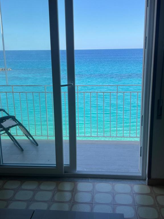 a room with a view of the ocean from a balcony at Casa sul mare in Vibo Valentia Marina