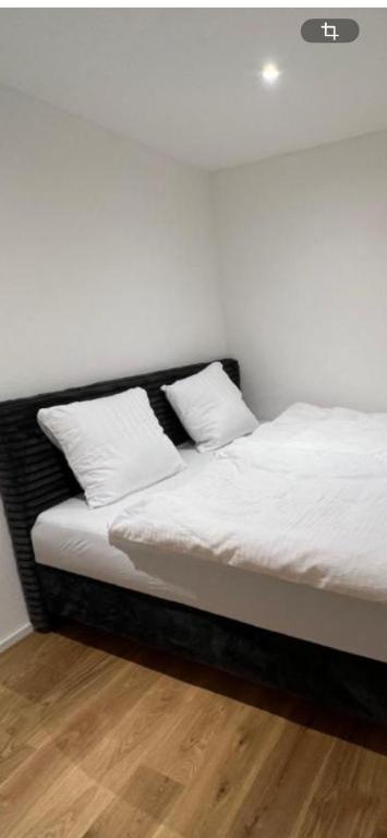 a bed with two pillows on it in a room at Studio My Home in Brig