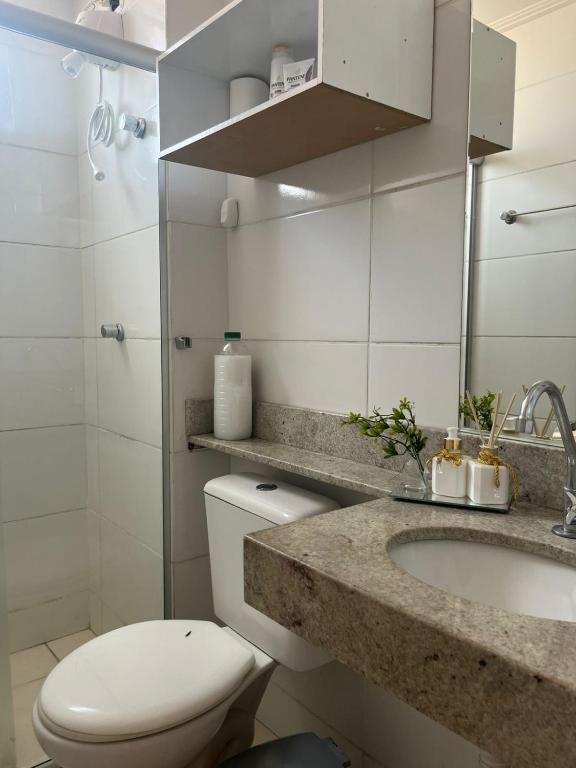 a bathroom with a toilet and a sink at Lar doce lar! in Divinópolis