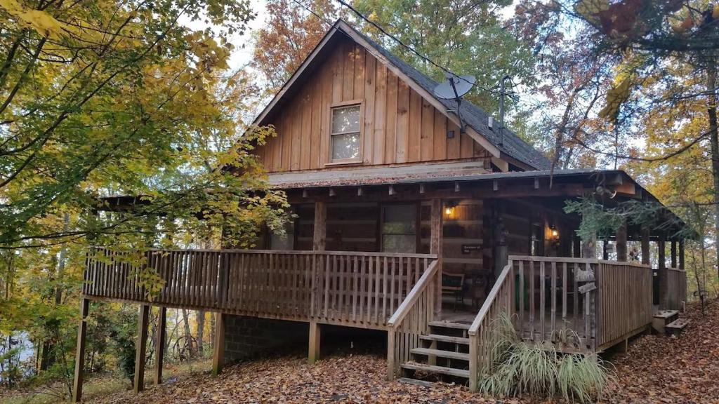 a cabin in the woods with a large deck at Dreamcatcher Hideaway in Pigeon Forge