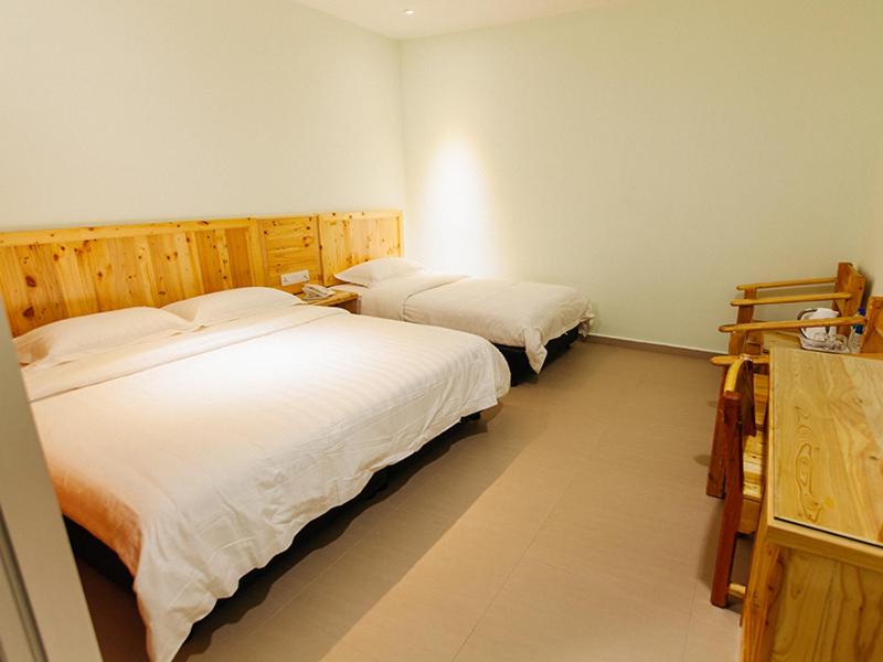 Postel nebo postele na pokoji v ubytování Semerah Garden Hotel
