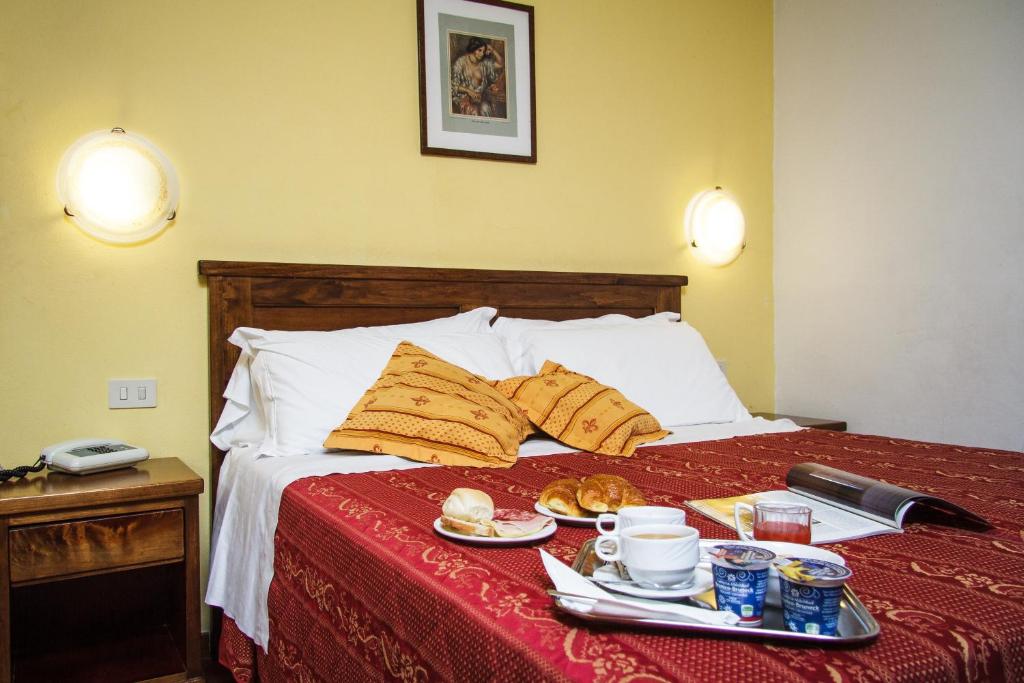 Postel nebo postele na pokoji v ubytování Hotel Nizza