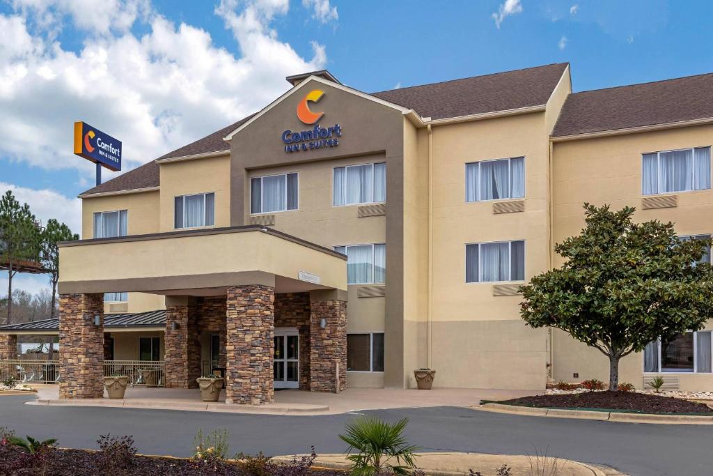 a front view of our hotel at Comfort Inn & Suites Montgomery East Carmichael Rd in Montgomery