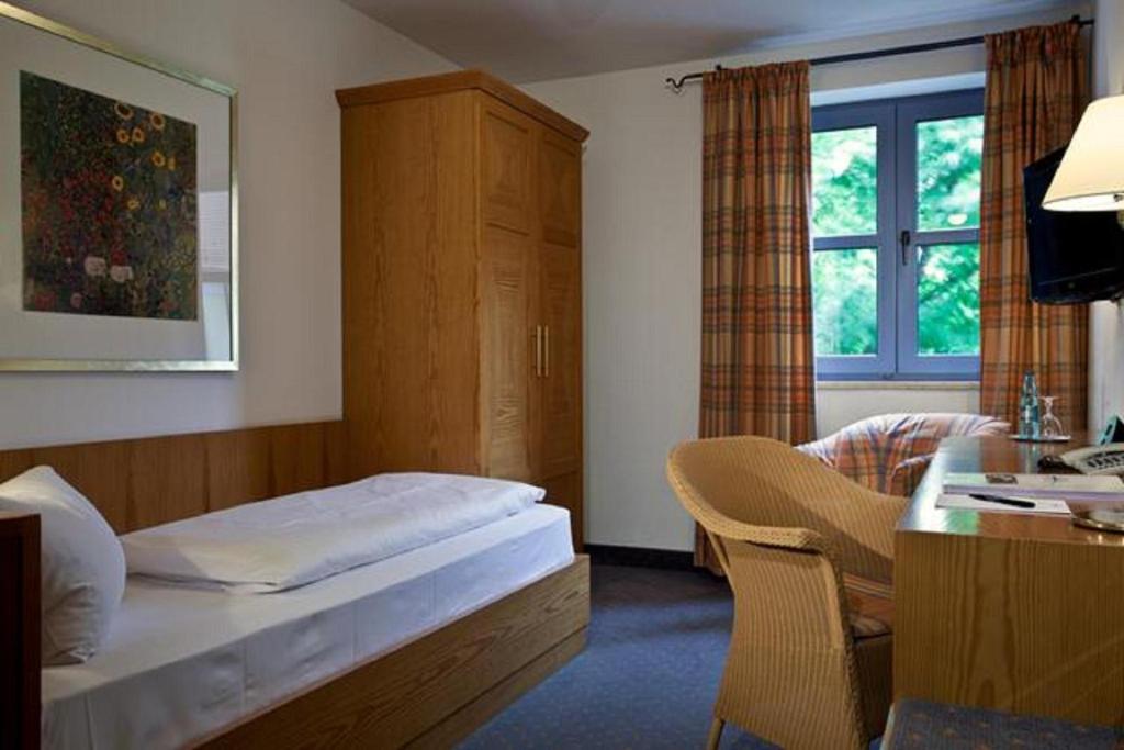 Postel nebo postele na pokoji v ubytování Hotel zur Mühle