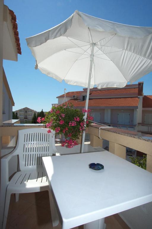 Balkon lub taras w obiekcie Apartments Novalja
