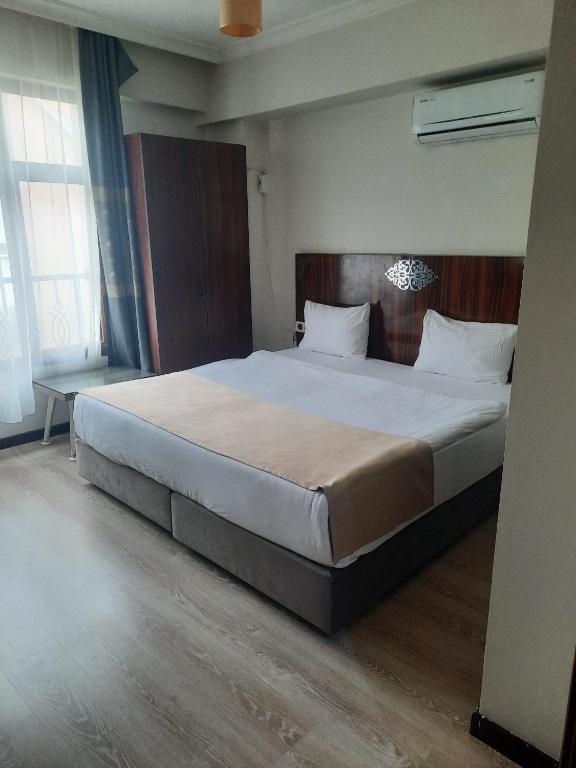 a bedroom with a large bed in a room at Siesta Apart Otel İzmir in İzmir